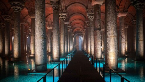 Estambul: Entrada sin cola a la Cisterna de la Basílica y visita guiada