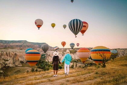 Capadocia: recorrido en globo al amanecer con fotógrafo