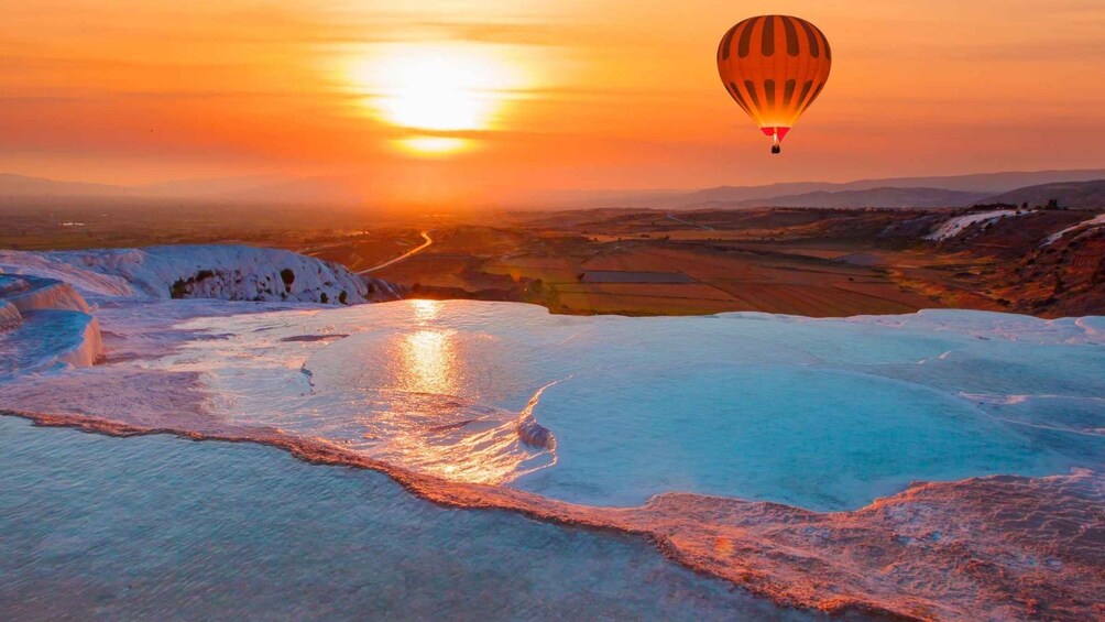 Picture 11 for Activity From Marmaris: Pamukkale Evening Tour with Transfer & Dinner