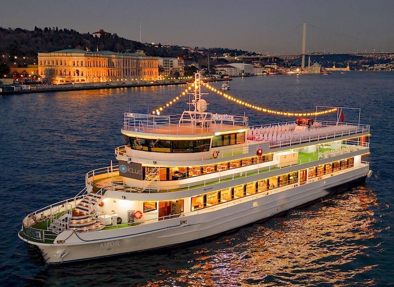 Istanbul: Dinner Cruise and Entertainment with Private Table