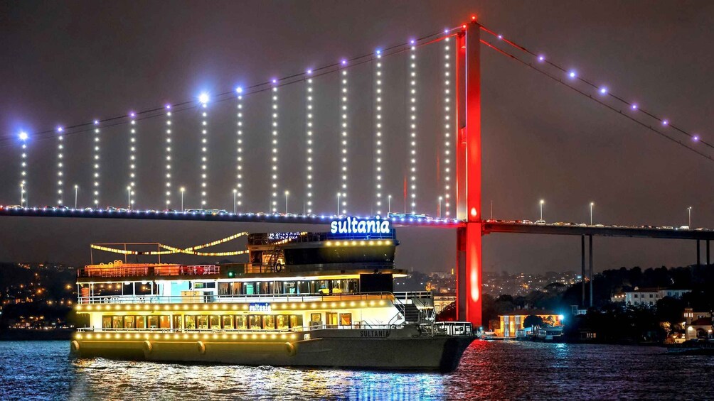 Istanbul: Dinner Cruise and Entertainment with Private Table