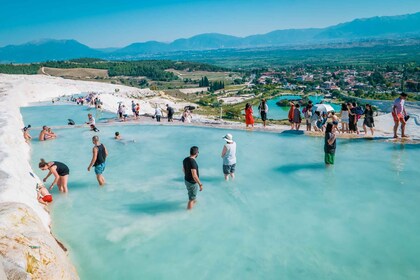 Vanuit Kusadasi: Pamukkale & Hierapolis rondleiding met lunch