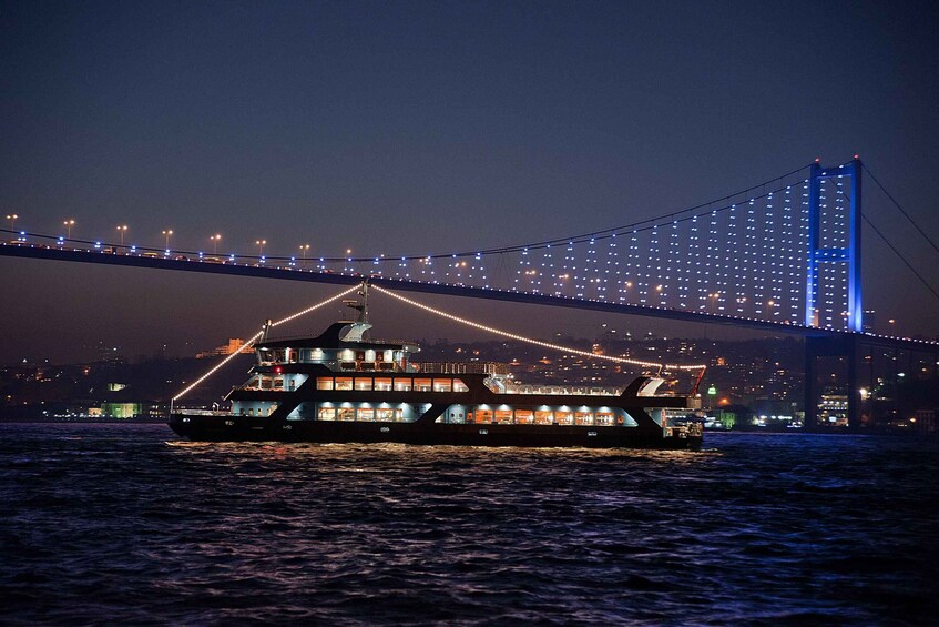 Istanbul: Bosphorus Dinner Cruise and Turkish Night Show