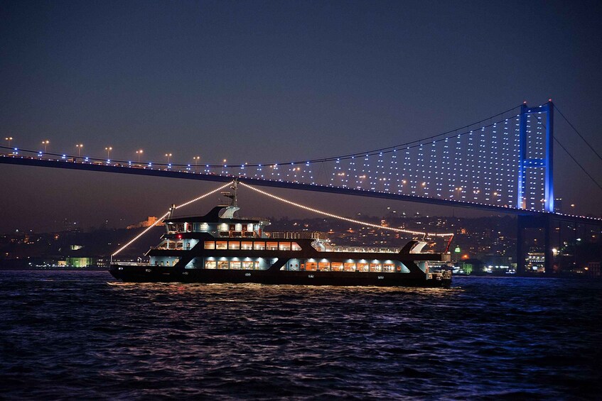 Istanbul: Bosphorus Dinner Cruise and Turkish Night Show