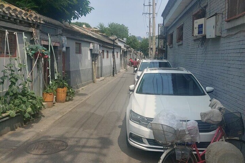 Walk into Mysterious Hutong tour with secret local snacks lunch.