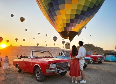 Cappadocia: Sunrise or Sunset Classic Car Tour