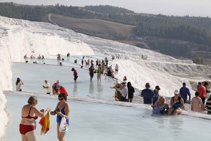 Von Izmir aus: Pamukkale Tagesausflug mit Mittagessen