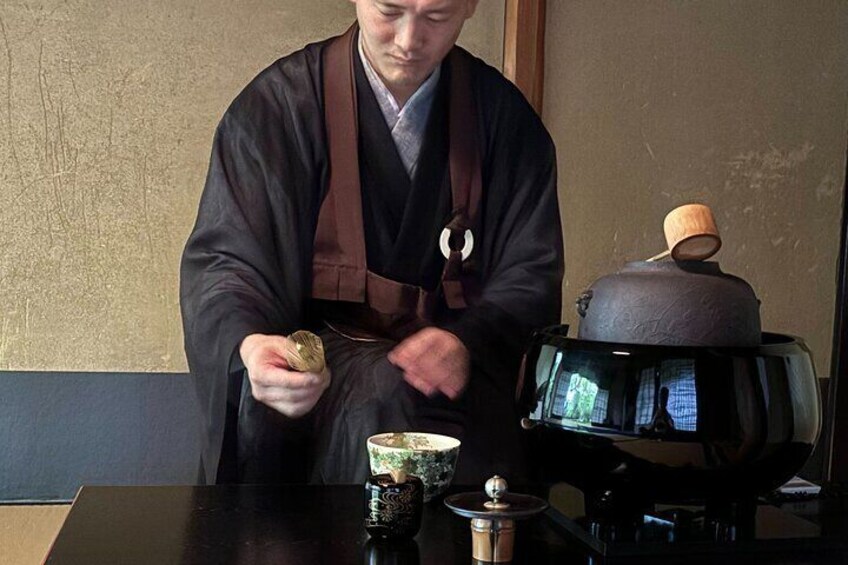 Tea ceremony with questions and answers, about Zen Buddhism and life.