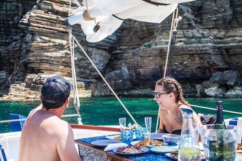 Ibiza: Private Sailboat with Tapas, Premum Open Bar & Music