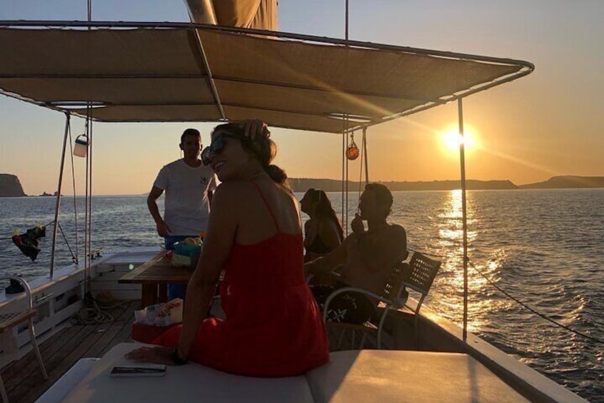 Ibiza: Private Sailboat with Tapas, Premum Open Bar & Music