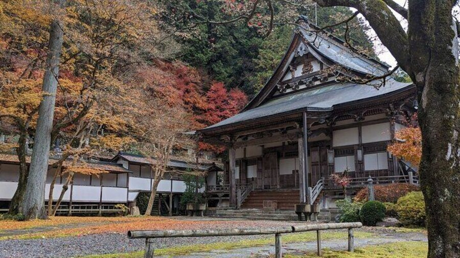 Takayama to Gujo Hachiman, History Traditions and Crafts