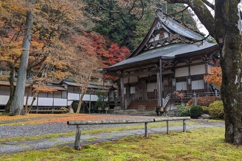 Takayama to Gujo Hachiman, History Traditions and Crafts