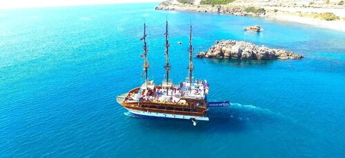 Alanya: Catamaran Boat Trip with Sunbathing and Swimming