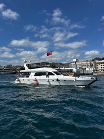 Istanbul: Private Bosphorus Cruise By Luxury Yacht