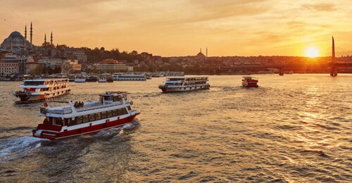 Istanbul: Bosporus og Det Gyldne Horn morgen- eller solnedgangskrydstogt