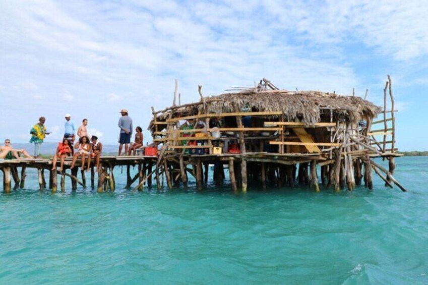 Private transport Combo to Pelican Bar and Appleton Rum factory