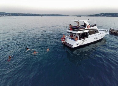 İstanbul Private Luxury Yacht on Bosphorus 14 Metre(46 feet)