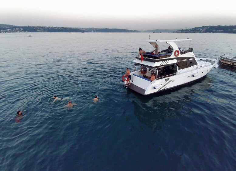 İstanbul Private Luxury Yacht on Bosphorus 14 Meter(46 feet)