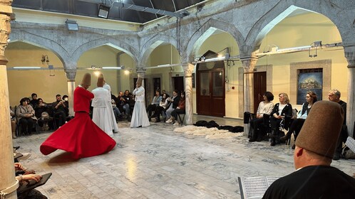 Istanbul: pyörivien dervissien seremonia ja Mevlevi Sema