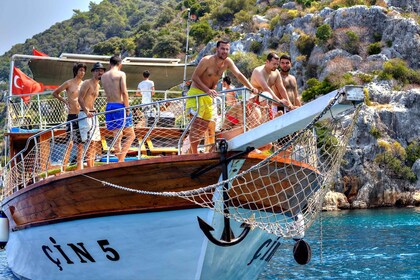 Antalya: crucero turístico por el puerto del casco antiguo