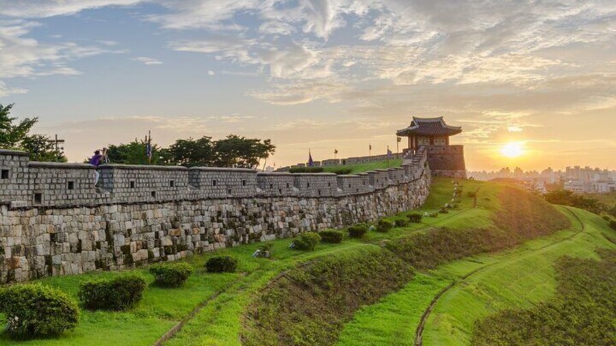 Korea Heritage Tour: Folk Village & Hwaseong Fortress