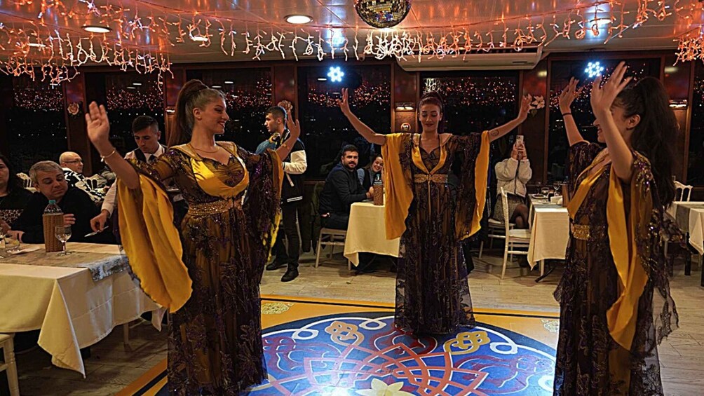 Picture 9 for Activity Istanbul: Bosphorus Dinner Cruise with Drinks & Turkish Show