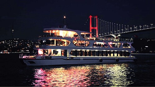 Istanbul: Bosphorus Dinner Cruise with Drinks & Turkish Show