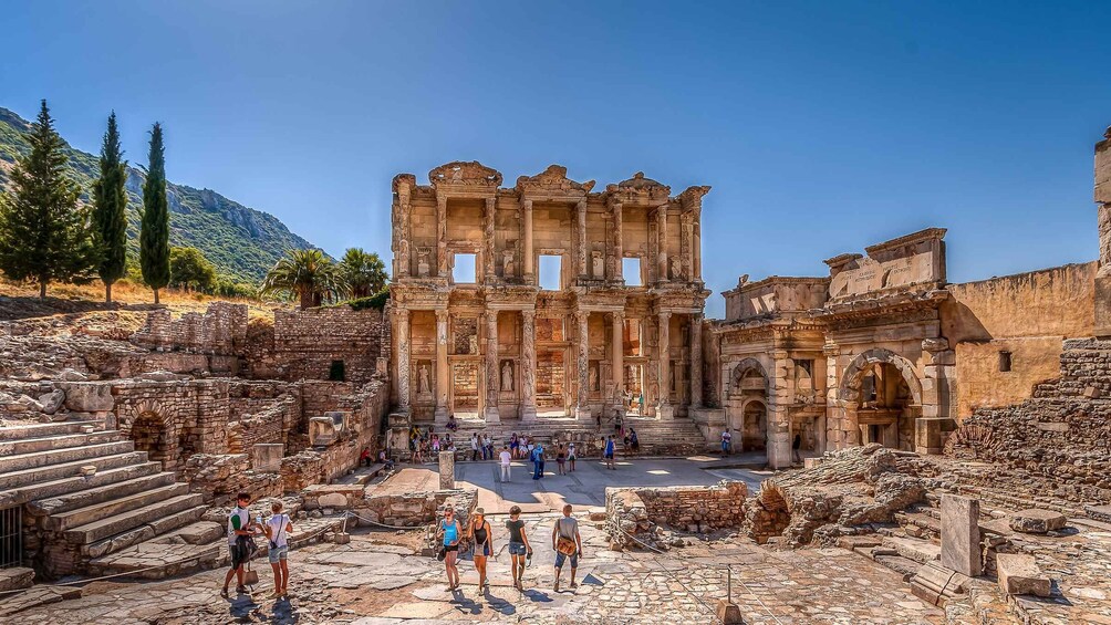 Ephesus: Local Tour Guide