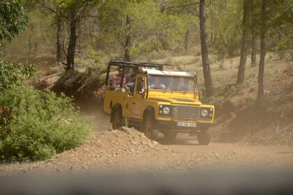 Fra Antalya: Heldags jeepsafari med frokost og transport