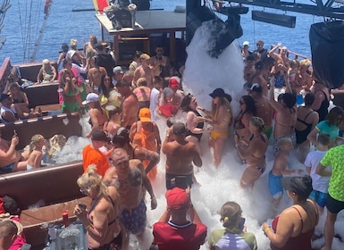Alanya Boat Trip with Lunch, Foam Party & Swim Stops
