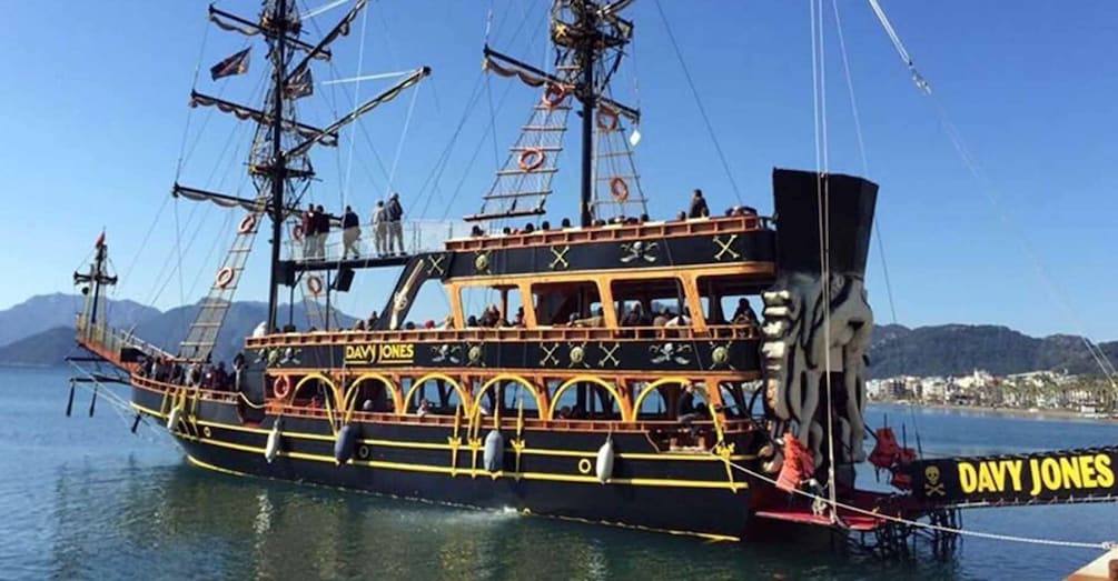 Marmaris Pirate Boat w/ Lunch, Unlimited Drinks & Foam Party