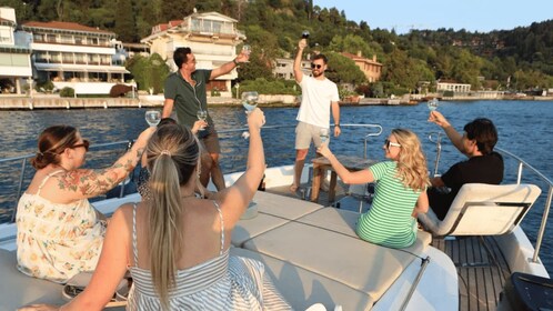 Istanbul: Small Group Yacht Tour with Unlimited Wine