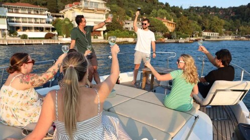 Istanbul: Small Group Yacht Tour with Unlimited Wine