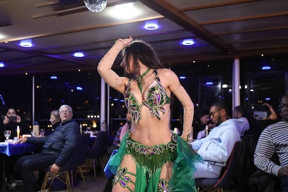 Istanbul: Bosphorus Dinner Cruise with Turkish Night Show