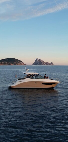 Ibiza Es Vedra: Private boat trip - Sunset and drinks.