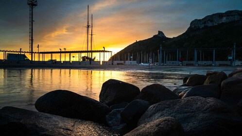 Cagliari: Private Schlauchbootfahrt mit Aperitif