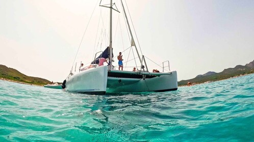 Dari Olbia: Tur Catamaran Tavolara atau Cala Moresca