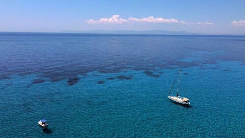 Von Cagliari aus: Ganztägiges Segeln in Mari Pintau