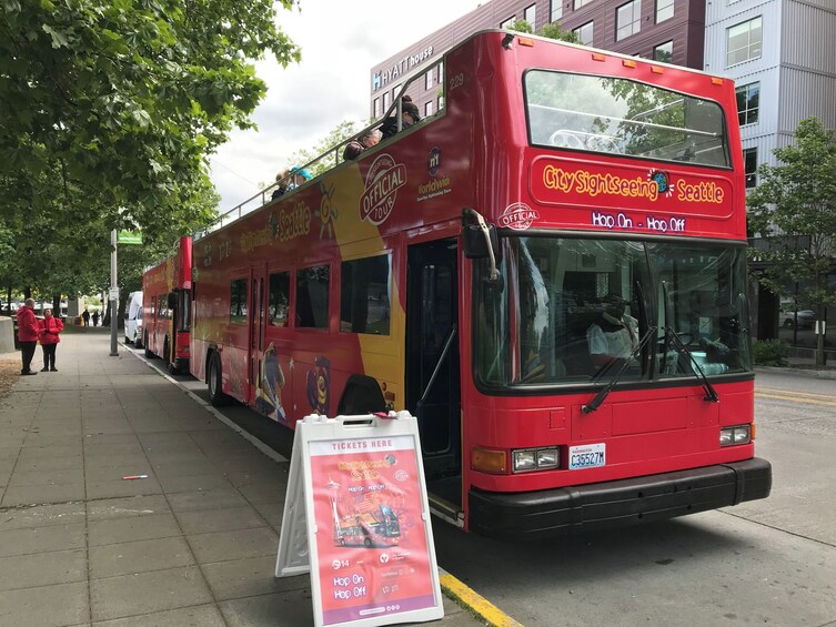 City Sightseeing Seattle Hop-On Hop-Off Bus Tour + Locks Cruise 