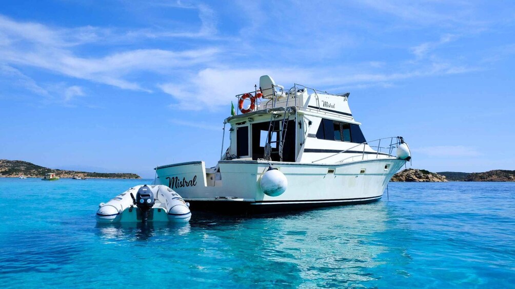 Santa Teresa: Speedboat Tour of the La Maddalena Archipelago