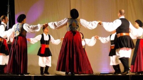 Nuoro - Sardinien: Lektion i traditionella danser från Sardinien