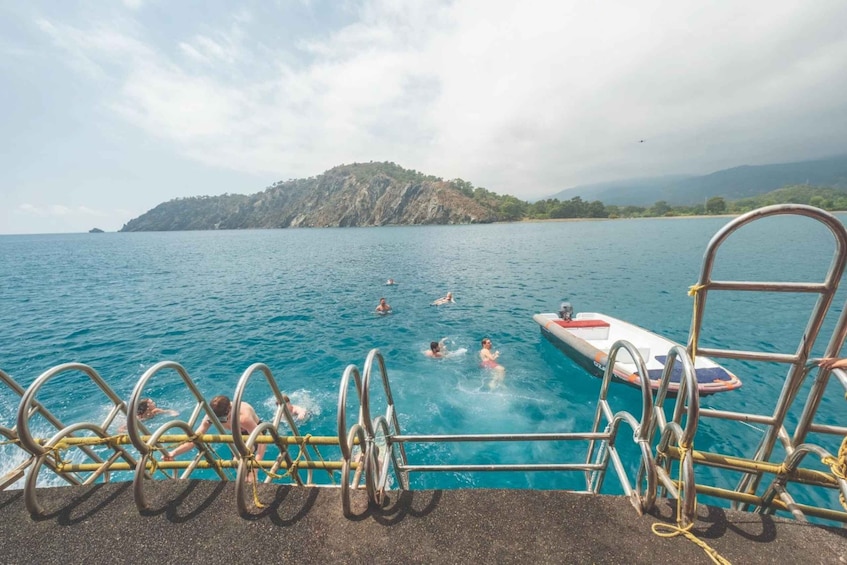 Picture 6 for Activity From Antalya/Kemer: All-Inclusive Party Boat with Lunch