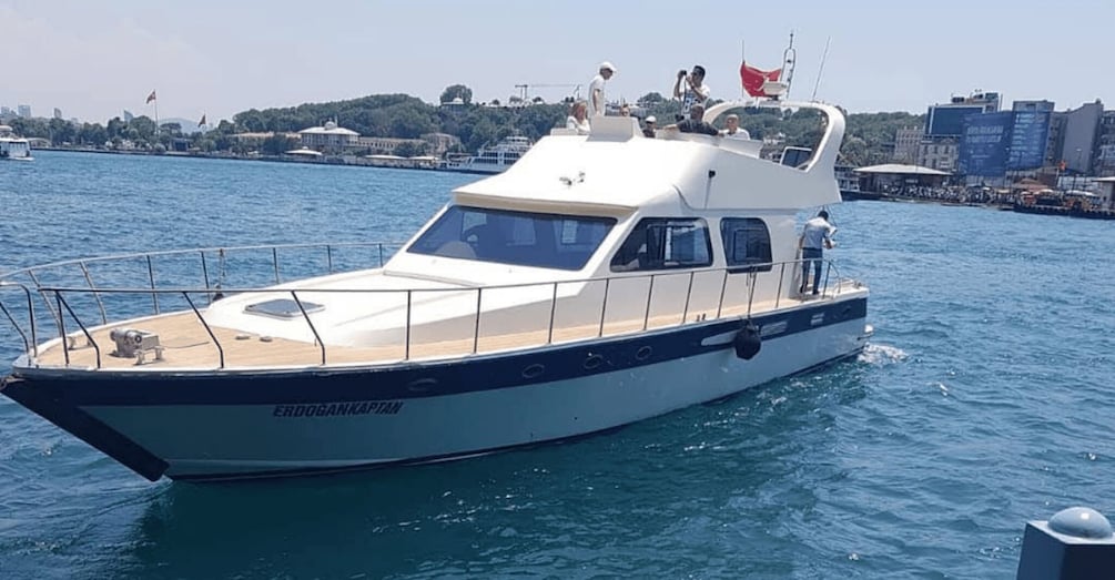 Istanbul Bosphorus Sunset Cruise on a Luxurious Yacht