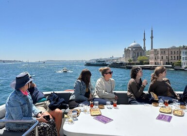 Istanbul: Bosphorus Cruise with Stopover on the Asian Side