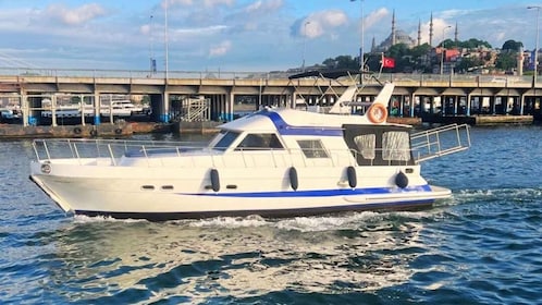 İstanbul Private Luxusyacht am Bosporus 14 Meter(46 Fuß)