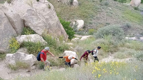 Excursión privada a pie por el valle de Gomeda y clase de cocina turca