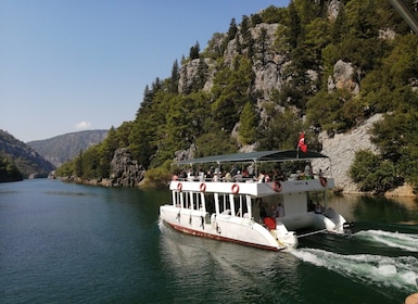 Von Antalya aus: Grüne Schlucht Bootsfahrt mit Mittagessen und Getränken