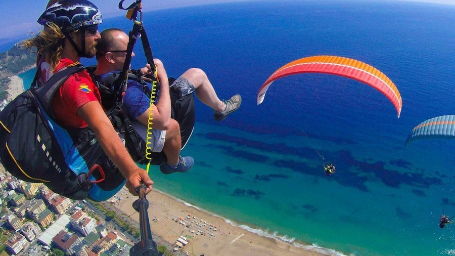 From Antalya: Alanya Paragliding Experience with Beach Visit