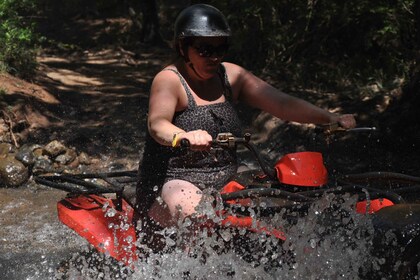 Kemer: Skog, gjørme og bekker Quad Safari Tour med henting