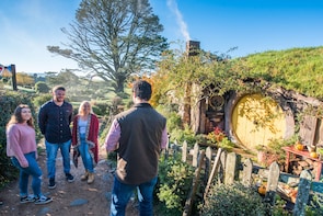 Hobbiton Movie Set & Waitomo Glowworm Caves:Rotorua day Tour